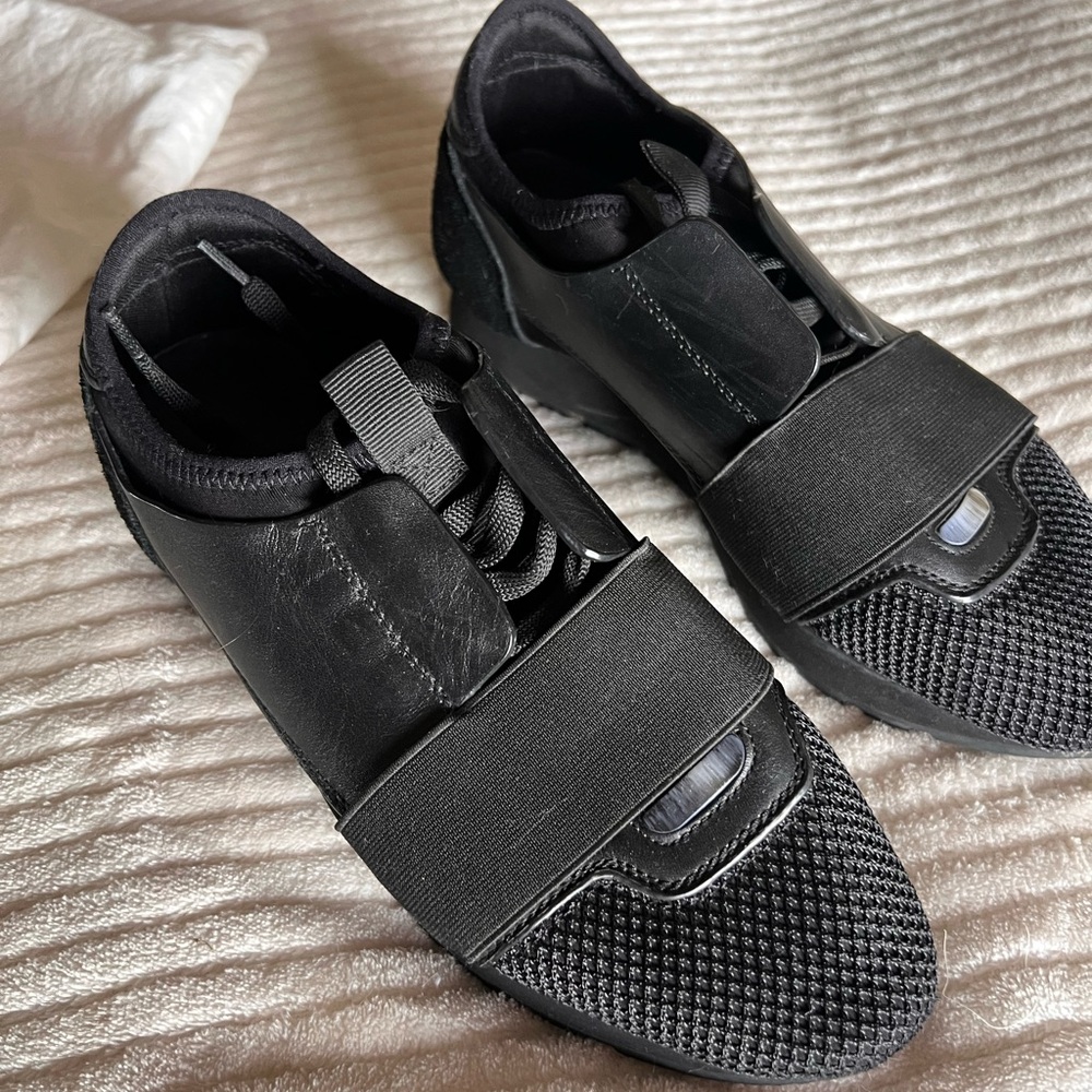 *Authentic* Women’s leather Black Balenciaga jacket Sneakers